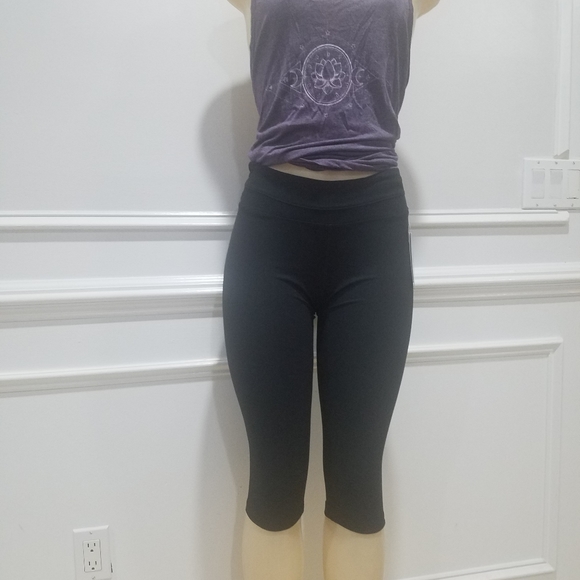 Marika Pants - Capri Leggings